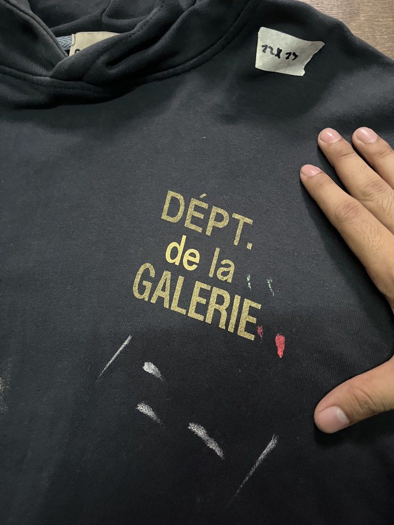 Gallery Dept. Hoodie (Category: Luxury Apparel) located in Manila. Submitted by montillano25396 (Listing ID 1461440574, Image 3). Description: Gallery Dept. Hoodie 22×27 Excellent condition None .
