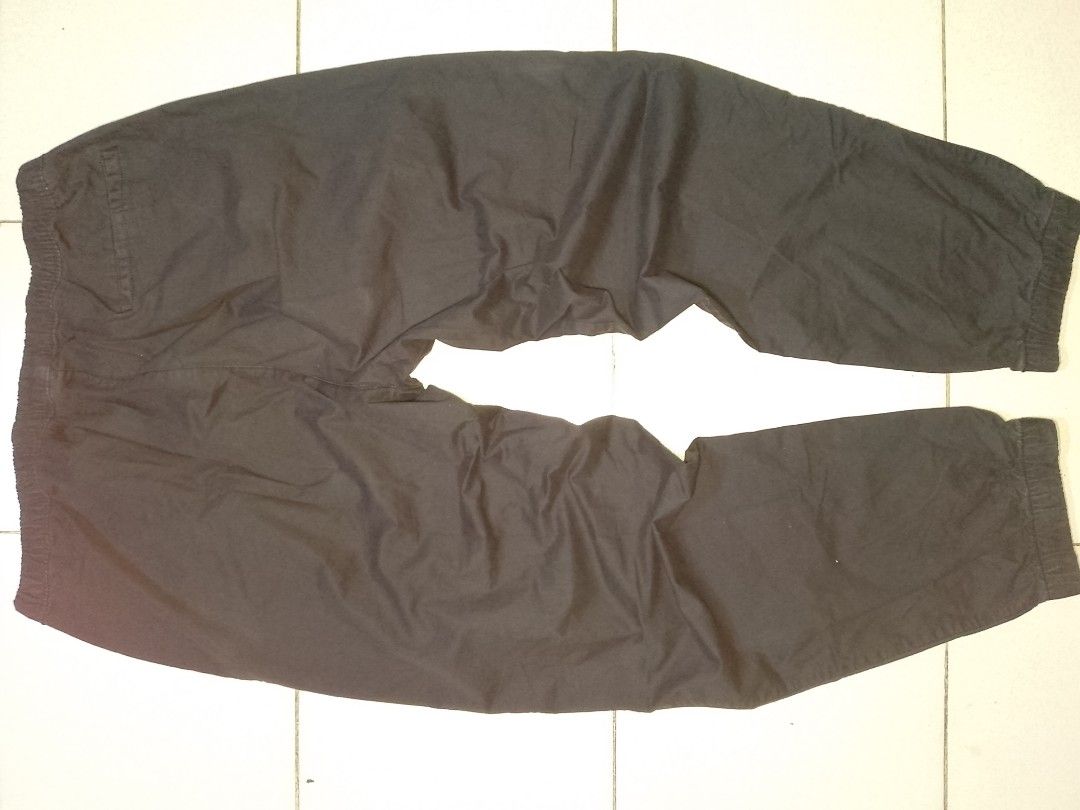 Gap (Category: Joggers) located in Manila. Submitted by goodiesm (Listing ID 1461336733, Image 3). Description: Gap size xxl good condition 9/10 color rate 300+ sf MOP: Gcash ship via jnt.
