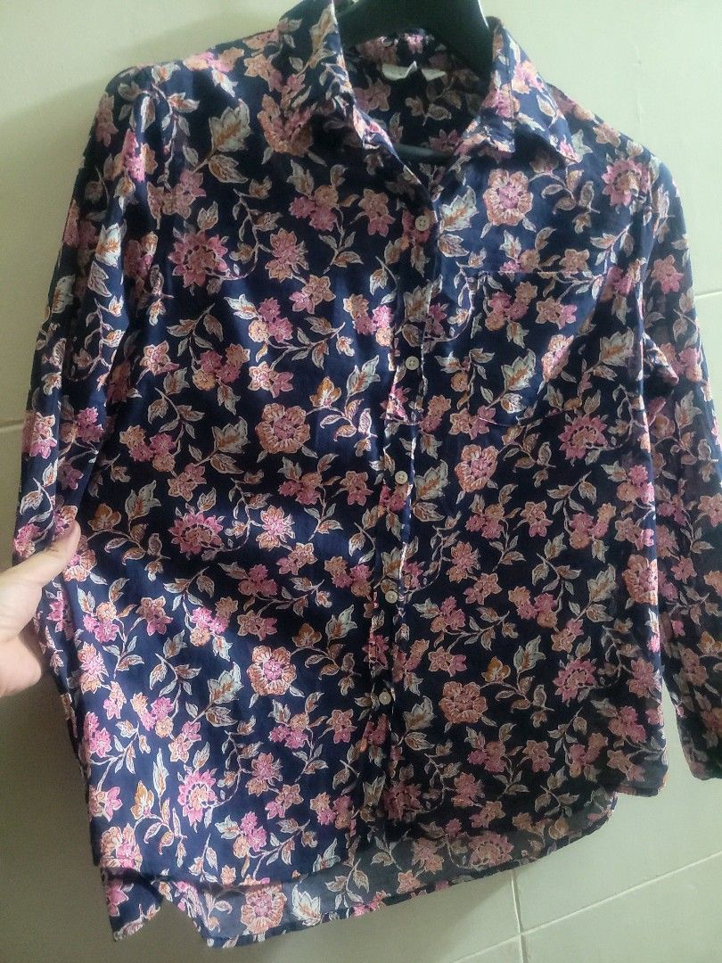Gap Bottondown (Category: Blouses) located in Los Banos. Submitted by lopecruz (Listing ID 1461441545, Image 2). Description: 20"armpit laid flat 24"length like neq no flaqs s to m.