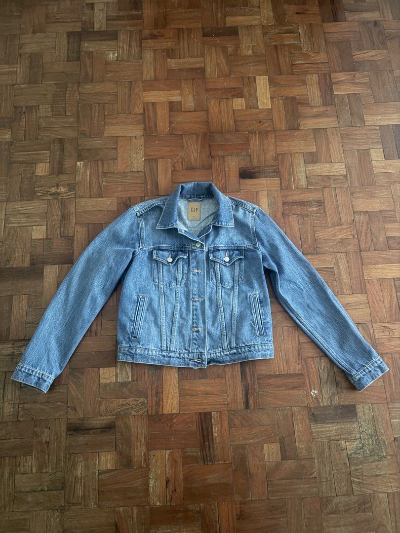 GAP Classic Blue Denim Jacket - Size M (Category: Coats, Jackets and Outerwear) located in Paranaque City. Submitted by btac69 (Listing ID 1461388387, Image 1). Description: - Classic blue denim jacket from GAP - Button-up front with two chest pockets - Standard collar - Great for layering - Made in China - Size M.