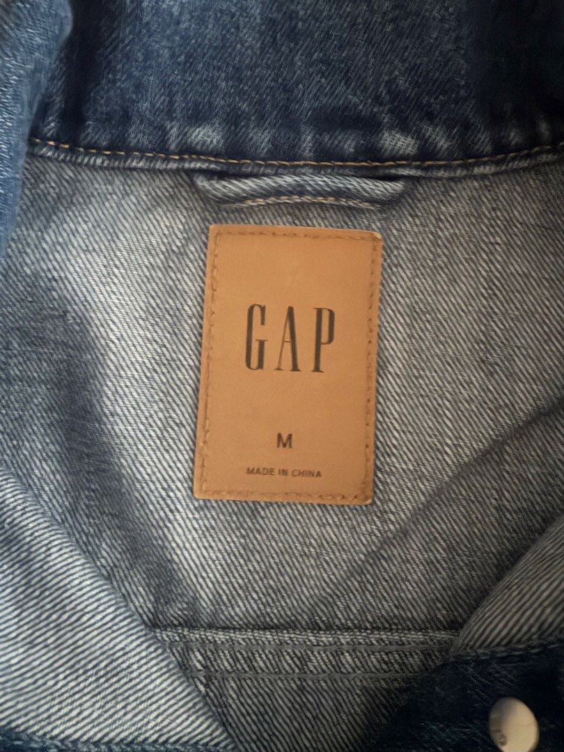GAP Classic Blue Denim Jacket - Size M (Category: Coats, Jackets and Outerwear) located in Paranaque City. Submitted by btac69 (Listing ID 1461388387, Image 2). Description: - Classic blue denim jacket from GAP - Button-up front with two chest pockets - Standard collar - Great for layering - Made in China - Size M.