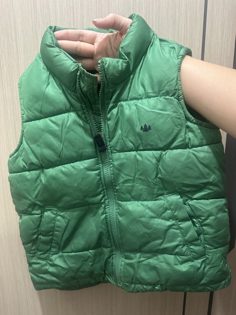 Gap winter vest (Category: Babies & Kids Fashion) located in Valenzuela. Submitted by mommyiish (Listing ID 1461474230, Image 1). Description: OLD NAVY winter vest cut tag.
