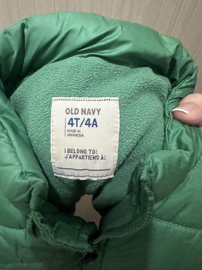 Gap winter vest (Category: Babies & Kids Fashion) located in Valenzuela. Submitted by mommyiish (Listing ID 1461474230, Image 3). Description: OLD NAVY winter vest cut tag.