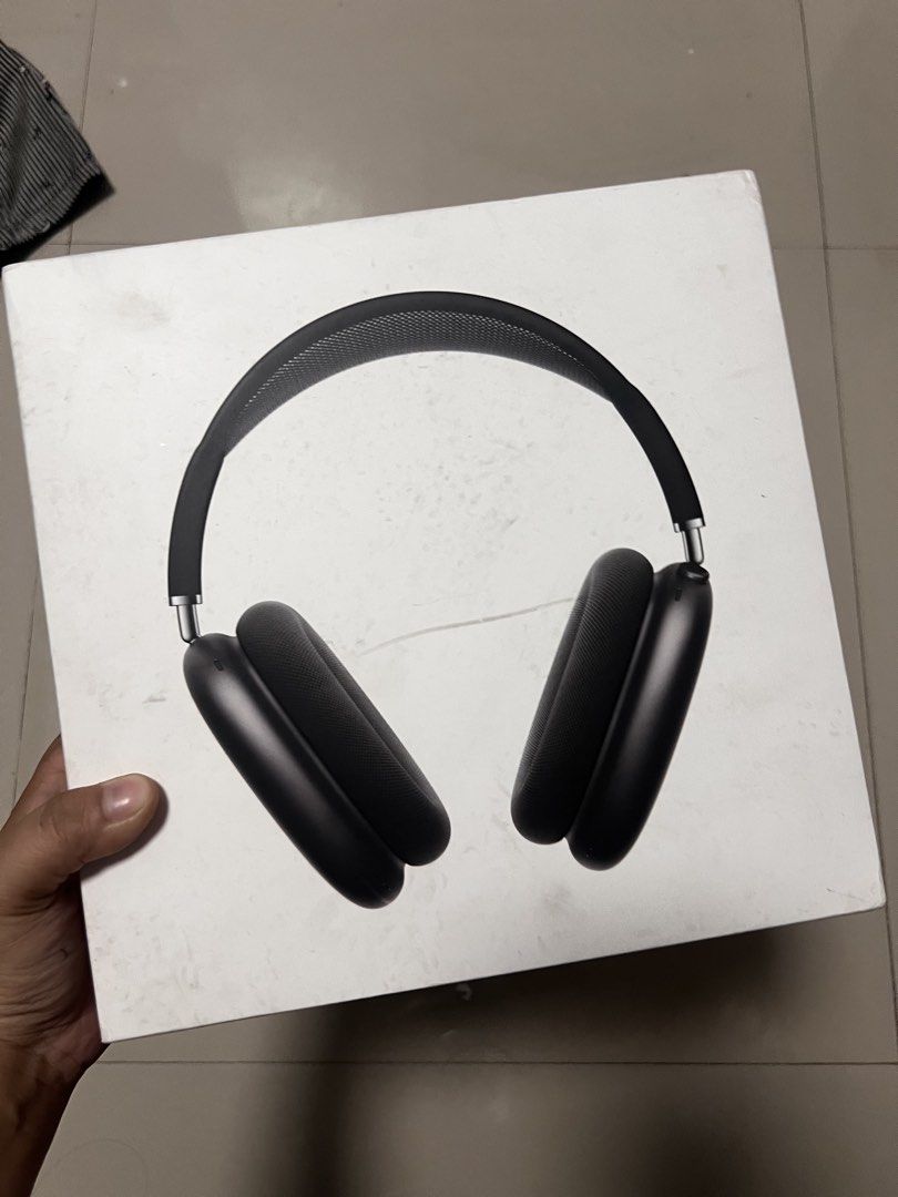 GEN 1 AIRPODS MAX MIDNIGHT LIGHTNING (Category: Earphones) located in Manila. Submitted by bouts_479 (Listing ID 1461535092, Image 1). Description: WITH BOX CHARGER CORD 2 CASES HARD AND SILICON FAIRVIEW PM FACEBOOK: SHANTI MATEO.