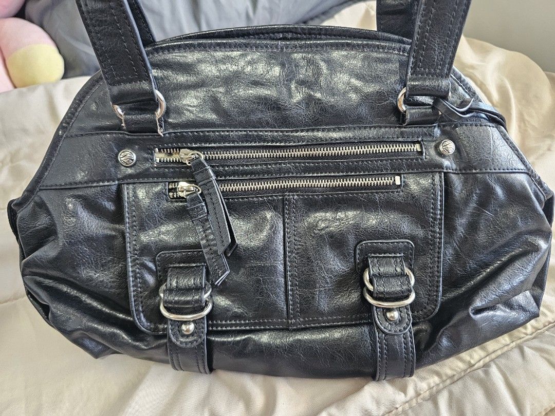 Genuine Leather Shoulder Bag with Multiple Compartments (Category: Shoulder Bags) located in Antipolo. Submitted by miss.rl (Listing ID 1461349172, Image 1). Description: - Stylish black shoulder bag with a shiny genuine leather finish. - Two main zip compartments for organized storage. - Convenient front zip pocket for quick access. - Durable and sturdy straps for comfortable carrying. - Interior includes a zip pocket and a slip pocket. - Clean 