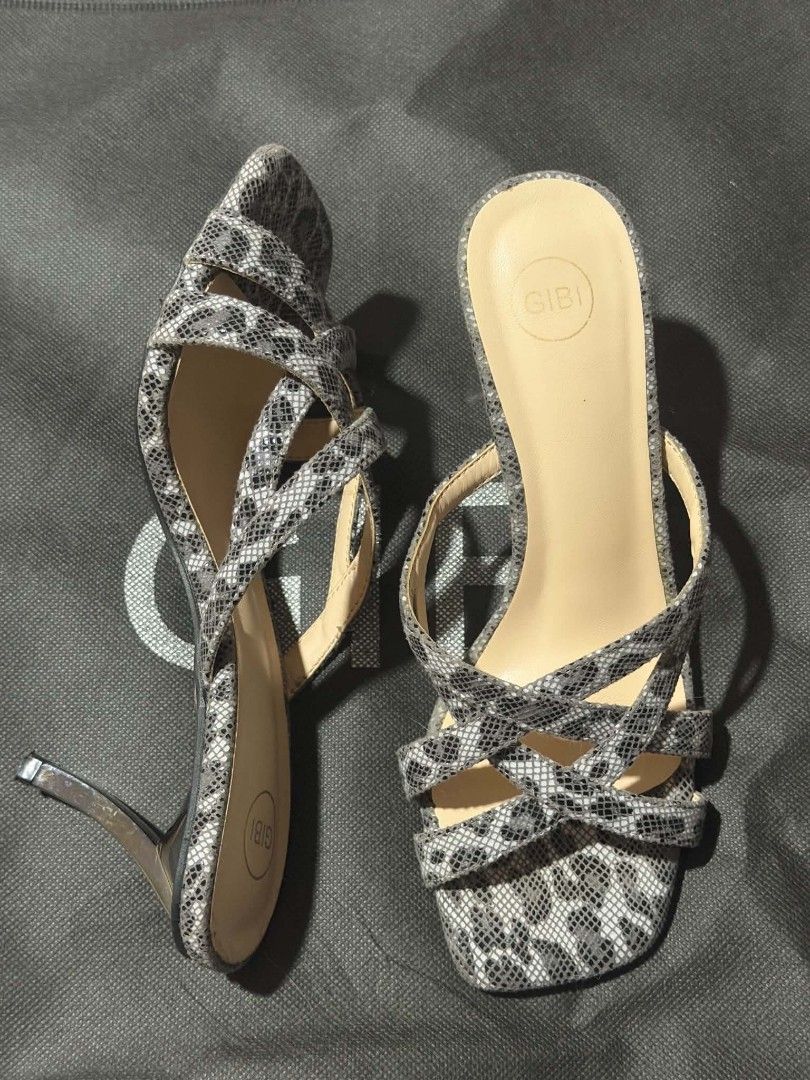 Gibi BOA 11 Gray Heels Size 36 (Category: Heels) located in Tagum. Submitted by kimbrookshieldlazaro (Listing ID 1461500183, Image 2). Description: - Gibi heels in size 36 - Stylish gray snake print pattern - Chic strappy design with a square toe - Includes original box and packaging - Perfect for elevating any outfit.