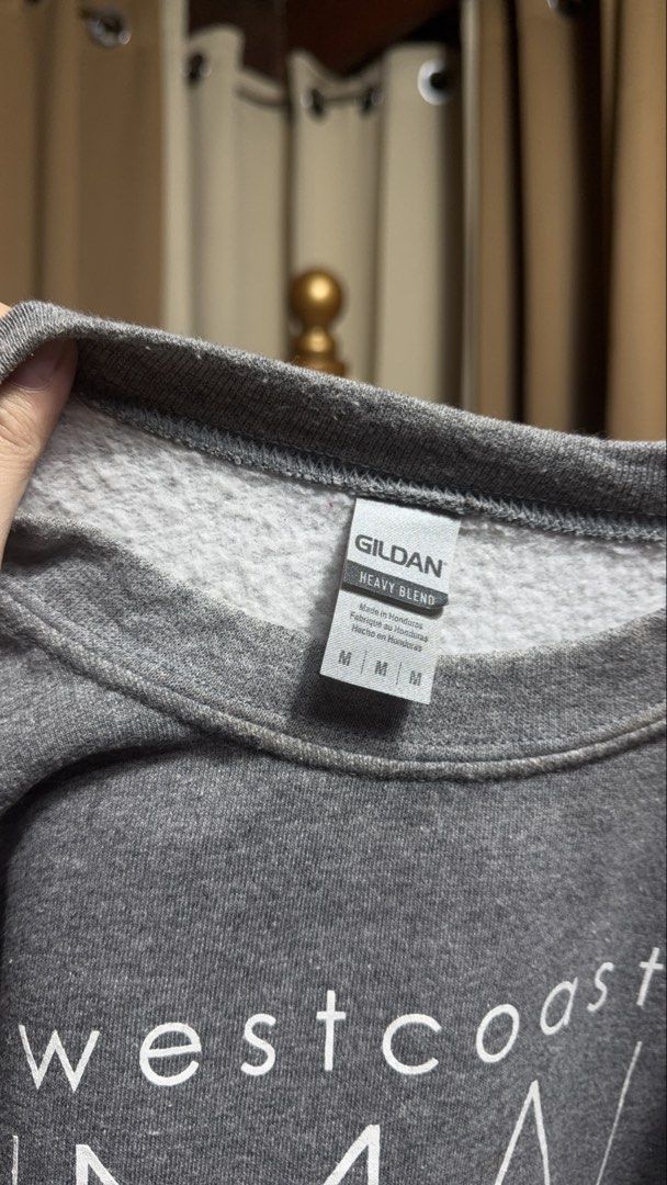 Gildan graphic crewneck sweatshirt (Category: Coats, Jackets and Outerwear) located in Pateros City. Submitted by jnnhfrnndz (Listing ID 1461418226, Image 3). Description: Gildan Super good/high quality Unisex With slight issue, as seen sa pic. Need wash Freesize up to Xl ✨ NEW ARRIVALS! ✨ BRANDED HOODIES & SWEATERS 🧥💗 📌 UKAY ITEMS / PRELOVED 📌 Please MANAGE YOUR EXPECTATIONS — these are ukay pieces, so may possible signs of usage, minor stai
