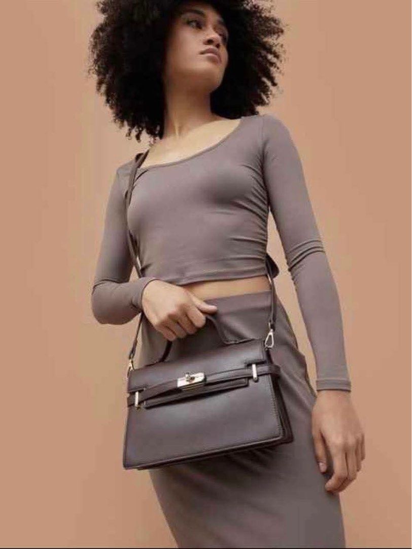Ginger UAE brand brown handbag with extra strap (Category: Luxury Bags & Wallets) located in Mandaluyong City. Submitted by splashfashion.ph (Listing ID 1461333712, Image 1). Description: .