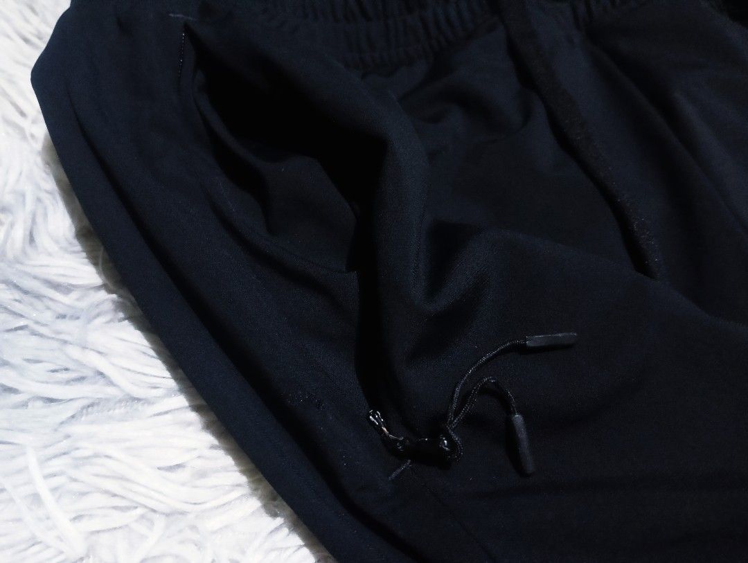 GIORDANO G-MOTION ACTIVE JOGGER PANTS (Category: Joggers) located in Davao. Submitted by nevar07 (Listing ID 1461560751, Image 3). Description: SIZE WAIST: 29-33 LENGTH: 38 W/ 3 ZIPPER TYPE POCKET REFLECTORIZE ELASTIC WAISTBAND PRODUCT FEATURES: - Cooling yarn fabric, cool to the touch - Four-way elastic, excellent stretchability and not easily deformed - Quick-drying function keeps you dry and comfortable. MATERIAL FABRIC: 78% NYLON, 22% ELASTIC