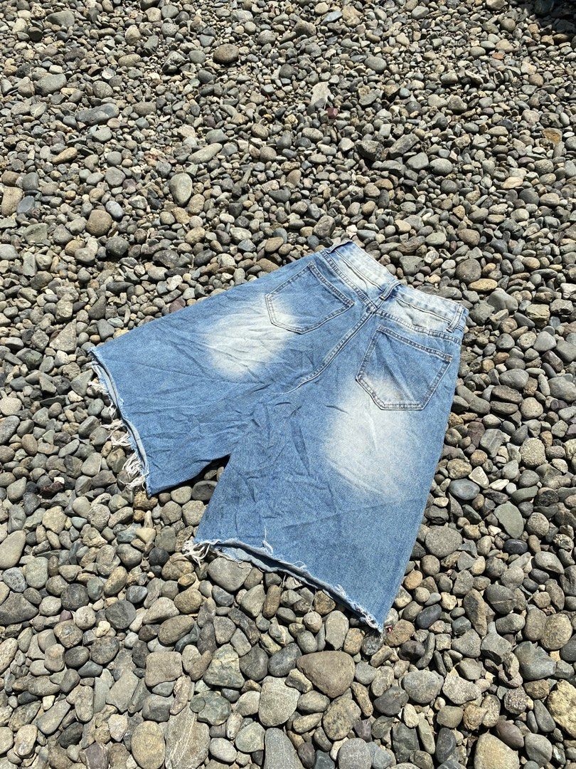 GoldTrans Washed Denim Jorts (Category: Shorts) located in Manila. Submitted by kongkongthriftofficial01 (Listing ID 1461329710, Image 2). Description: -Like new -Good as new -Ready to use -Sizes & Dimension: Size S on tag, Dimes: W28 L22 Thigh14 Hem14.