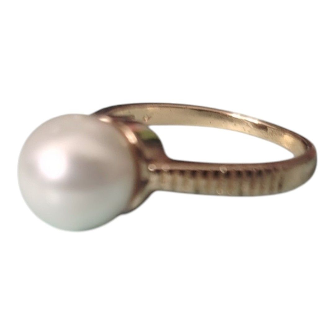 Good as new (Category: Rings) located in Antipolo. Submitted by goodsinger (Listing ID 1461349064, Image 1). Description: Size 5 good as new.. 1 stock🤗 .
