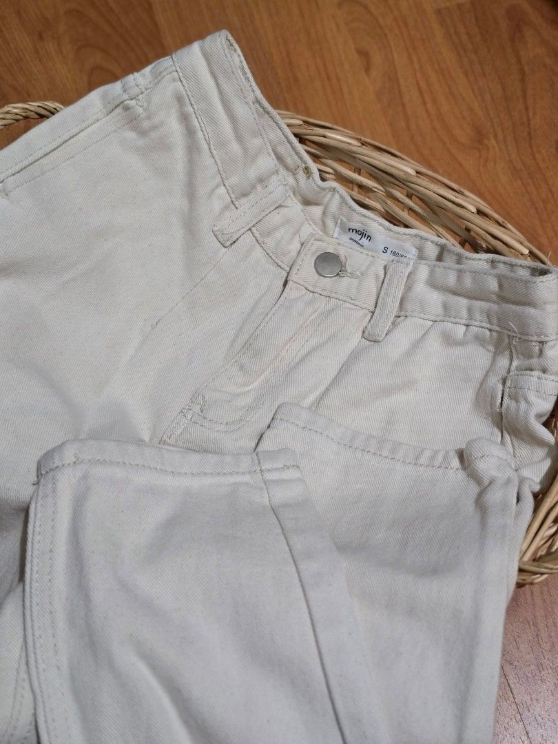 Good Quality Off-White Denim Jeans (Category: Jeans) located in Taguig. Submitted by themessynook (Listing ID 1461541113, Image 3). Description: .
