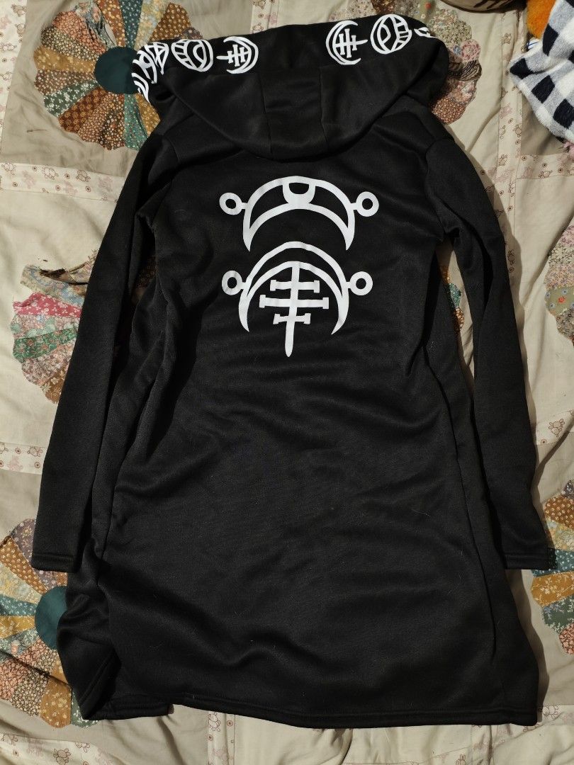 Black Moon Oversized Hooded Jacket, Coat, Robe - Gothic, Goth, Alt, Emo (Category: Coats, Jackets and Outerwear) located in Lapu Lapu. Submitted by plurffle (Listing ID 1461499824, Image 3). Description: Never worn, and then stored in a closet for years. Good as new. Long coat/jacket with hood and pockets, the length from bottom to shoulders is approximately 83 cm. RFS: Decluttering 💕.