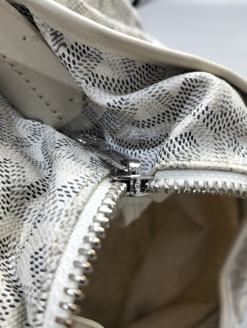 GOYARD boheme hobo (Category: Luxury Bags & Wallets) located in Bulacan. Submitted by recycloth_ (Listing ID 1461325214, Image 3). Description: GOYARD boheme hobo medium size minimal flaws on handle check detailed pics no major flaws hmu!.
