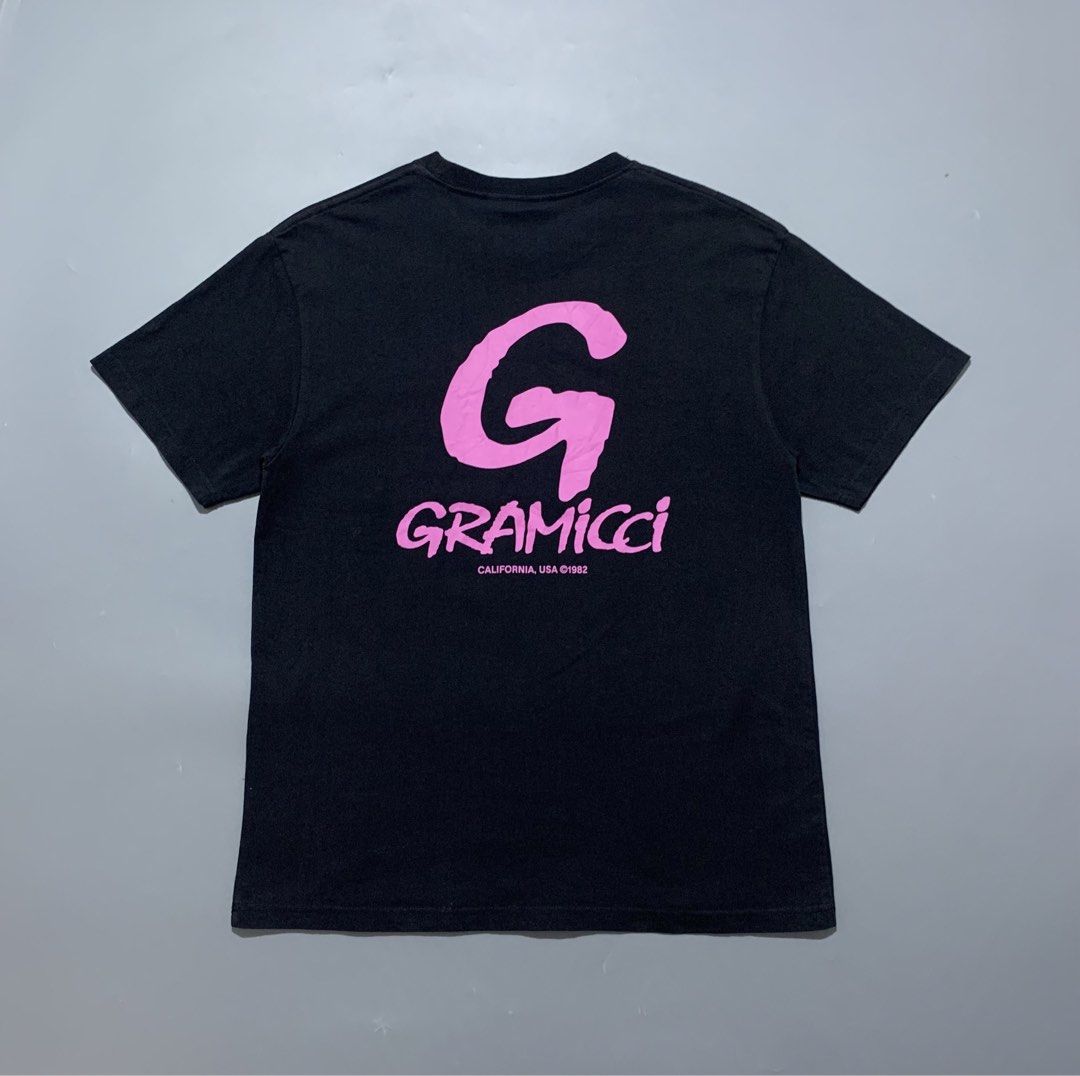 Gramicci G Logo Tee (Category: Activewear) located in Mabalacat. Submitted by thrift_trap (Listing ID 1461496031, Image 2). Description: Dimes: W20 x L27 (Size: M on tag) Condition: Excellent Issue (s): None Color rate: 9.5/10 Complete tags🏷️ Color may vary due lighting‼️.
