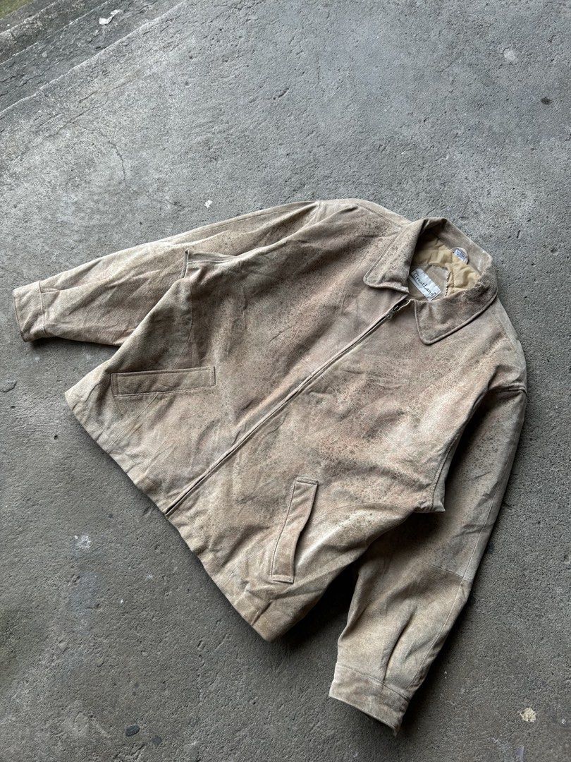 GreatLand Suede Bomber Jacket (Category: Coats, Jackets and Outerwear) located in Santa Cruz. Submitted by uyaxxxxx (Listing ID 1461456442, Image 2). Description: Great Land Harrington Vintage leather 100% Widht-25 Lenght-30 Colorate 10/10 Goodcondition Ganda ng pagka vintage 100 percent leather Issue-no pm more details! 📩.