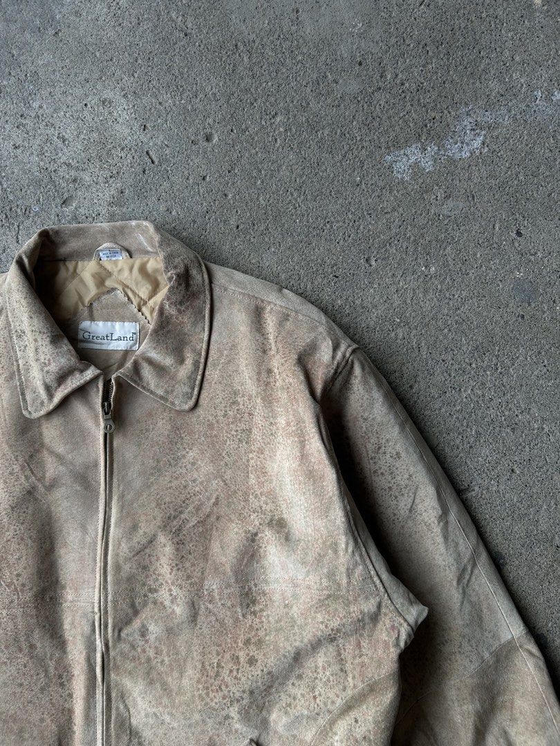 GreatLand Suede Bomber Jacket (Category: Coats, Jackets and Outerwear) located in Santa Cruz. Submitted by uyaxxxxx (Listing ID 1461456442, Image 3). Description: Great Land Harrington Vintage leather 100% Widht-25 Lenght-30 Colorate 10/10 Goodcondition Ganda ng pagka vintage 100 percent leather Issue-no pm more details! 📩.
