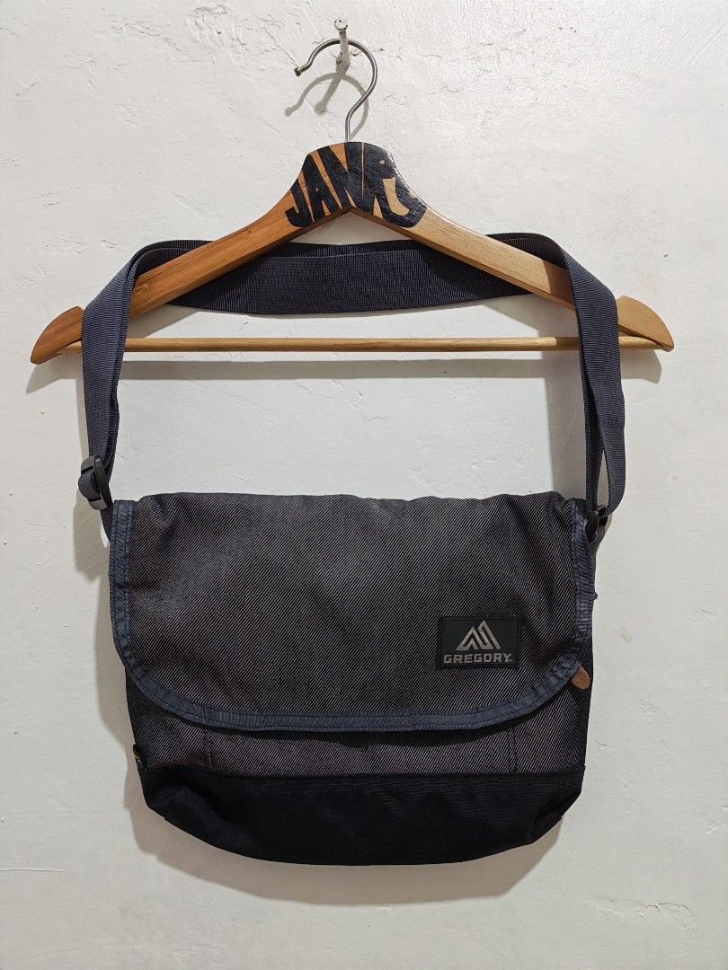 GREGORY SLING BAG (Category: Sling Bags) located in Pili. Submitted by janrypalmerodelima (Listing ID 1461457397, Image 1). Description: GREGORY SLING BAG EXCELLENT CONDITION 10/10 COLOR RATE NO ISSUE .