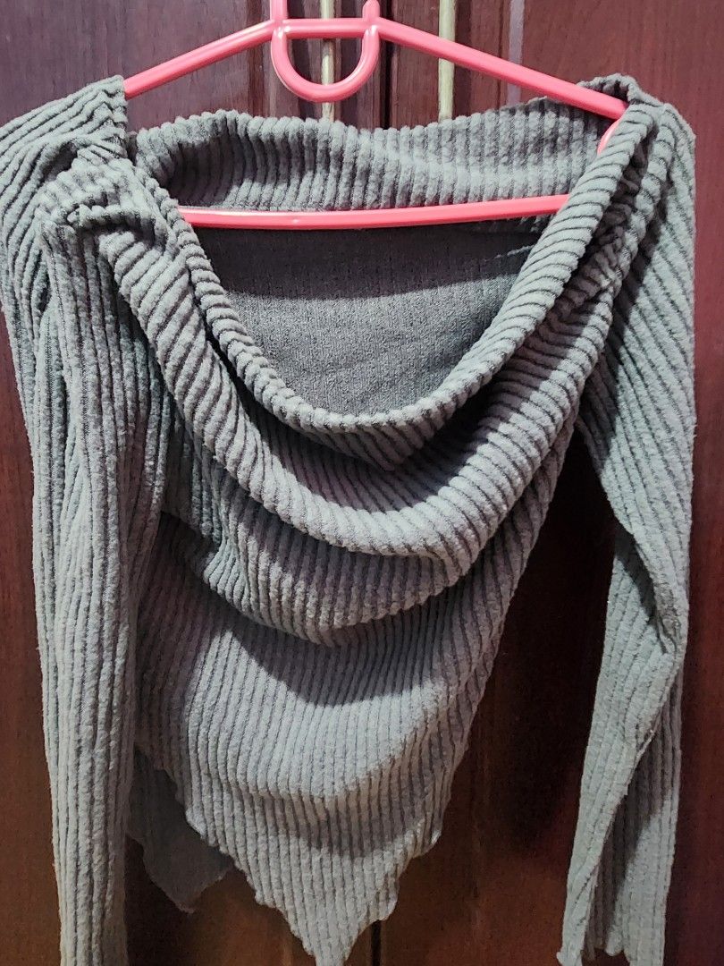 Grey Ribbed Off shoulder Cardigan (Category: Coats, Jackets and Outerwear) located in Muntinlupa City. Submitted by yanyan1888 (Listing ID 1461375628, Image 3). Description: - Grey cardigan - Ribbed texture - Long sleeves - Stretchy fabric for comfort - Ideal for casual wear and layering.