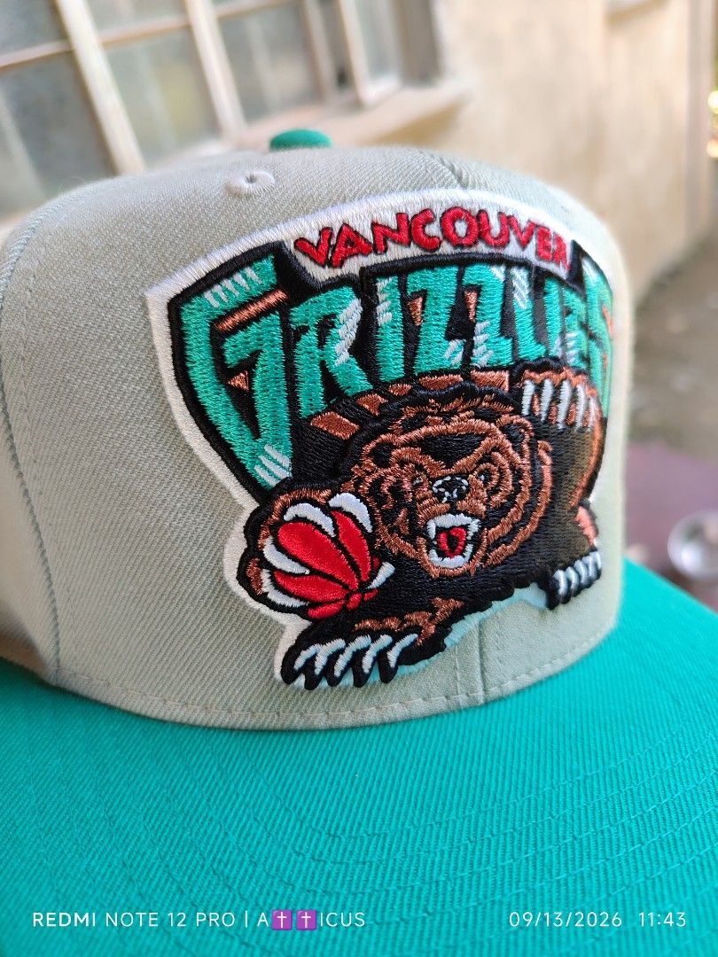 Grizzlies Snapback (Category: Caps & Hats) located in Mangaldan. Submitted by lostthread (Listing ID 1461363916, Image 2). Description: Mitchell and Ness, Grizzlies OSFM Snapback, Authentic 100% Wool Condition: 9/10 Color Rate: 9.5/10 Issue: Mothhole (check pix) Dm for more info..