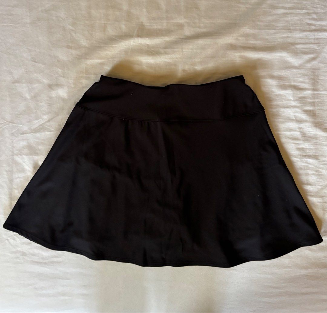 GU Active Black Skirt Shorts (Category: Skirts) located in Antipolo. Submitted by jeremmeeldeleon (Listing ID 1461423377, Image 1). Description: - GU Active black skirt shorts - Size: S - Material: Polyester and Polyurethane - Ideal for sports or casual wear - Comfortable and functional design.