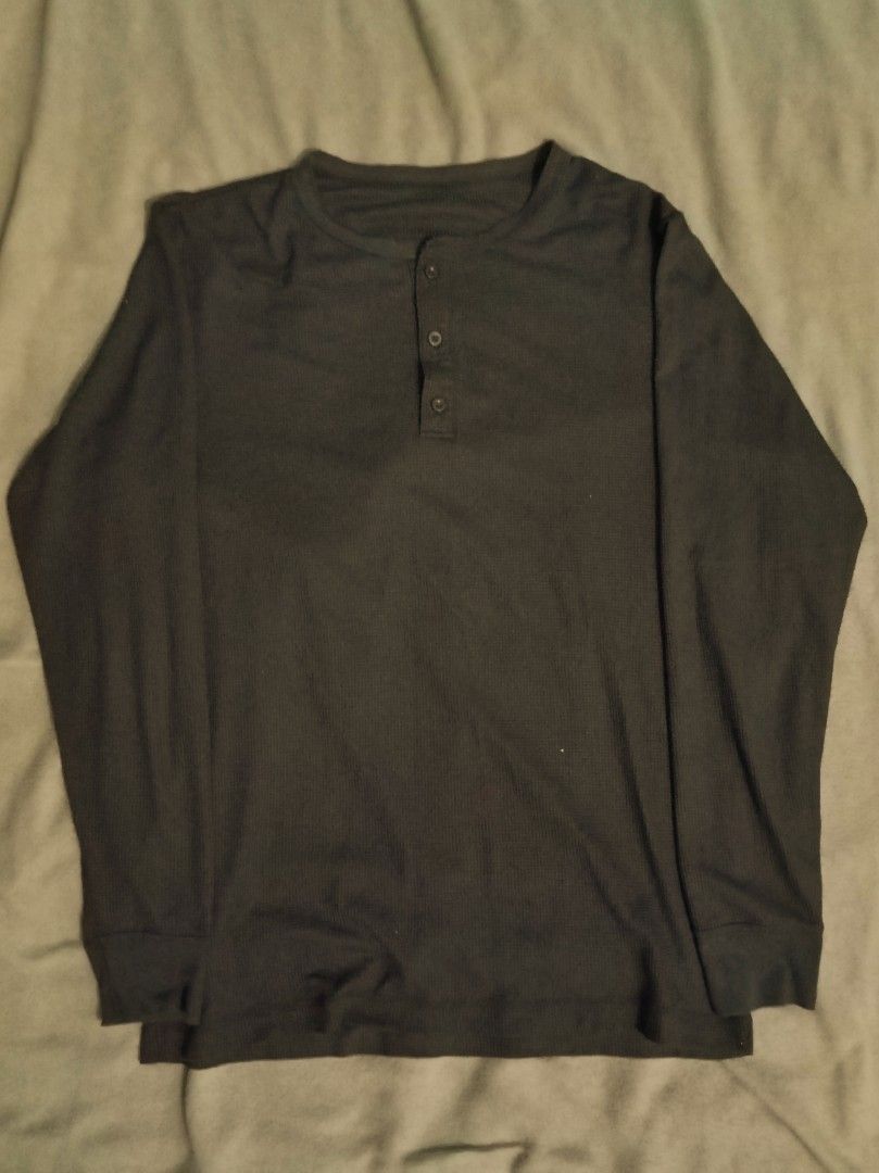GU Black Henley (Category: Sleep and Loungewear) located in Mangaldan. Submitted by ig_thriftnidrei (Listing ID 1461347298, Image 1). Description: w: 20.5 in l: 27.5 in condition & cr: 8.5/10 ready to wear.