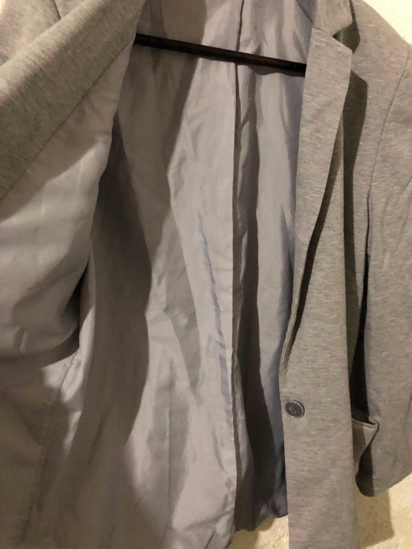 GU GREY CASUAL BLAZER JACKET 20/26 (Category: Coats, Jackets and Outerwear) located in Manila. Submitted by kuyanyo (Listing ID 1461542546, Image 3). Description: DM IF INTIRESTED EXCELLENT CONDITION NO ISSUE 9.5/10 COLORATE MAGANDA SA PERSONAL YAN CAN DO SHIPPED VIA J&T OR IPALALAMOVE MO ANYTIME.