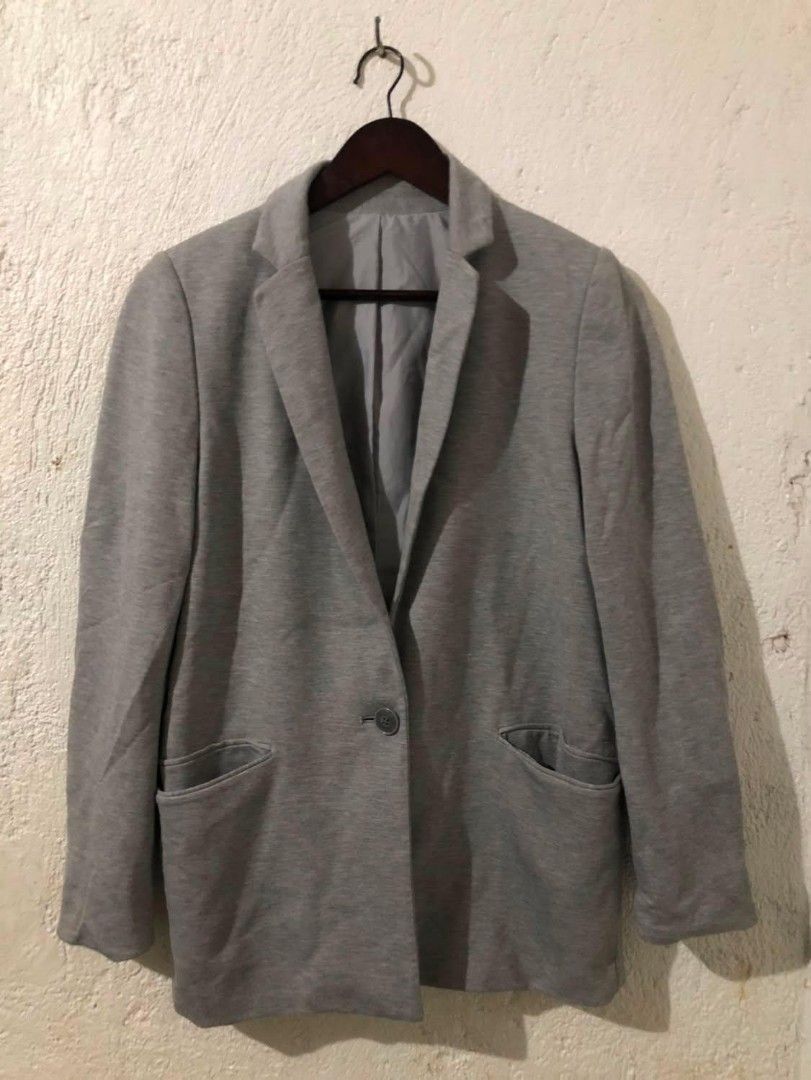 GU GREY CASUAL BLAZER JACKET 20/26 (Category: Coats, Jackets and Outerwear) located in Manila. Submitted by kuyanyo (Listing ID 1461542546, Image 1). Description: DM IF INTIRESTED EXCELLENT CONDITION NO ISSUE 9.5/10 COLORATE MAGANDA SA PERSONAL YAN CAN DO SHIPPED VIA J&T OR IPALALAMOVE MO ANYTIME.