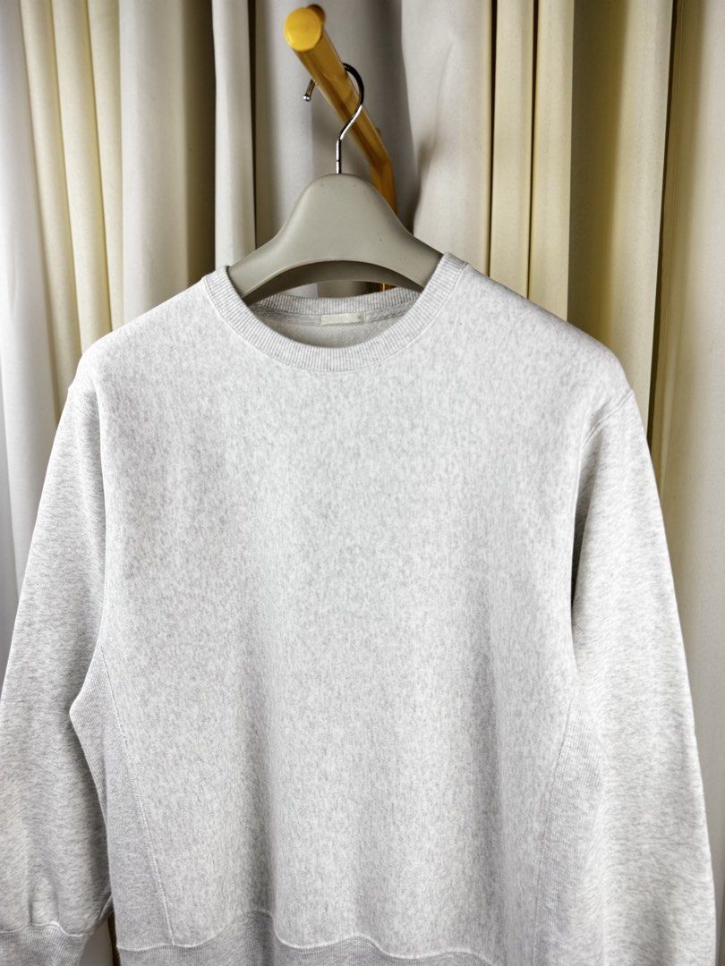 GU Grey Crewneck Sweatshirt (Category: Coats, Jackets and Outerwear) located in Baguio. Submitted by pierre_angelo (Listing ID 1461427912, Image 2). Description: - Classic grey crewneck sweatshirt - Ribbed cuffs and hem for a snug fit - Versatile piece, great for layering or wearing on its own - Tag indicates size M.