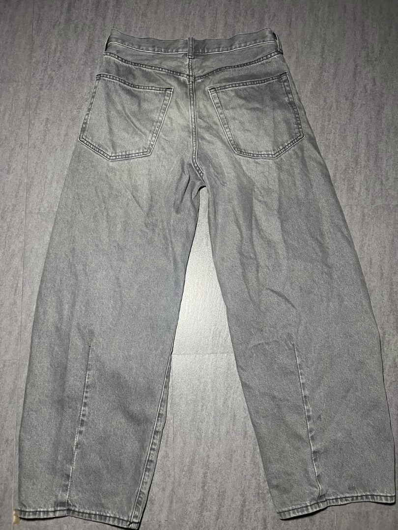 GU Grey Wide-Cut Jeans (Category: Jeans) located in Paranaque City. Submitted by rethread.ph (Listing ID 1461487928, Image 3). Description: GU Grey Jeans Widecut 71cm No visible stains Minimal loose threads Location: Paranaque Lalamove/J&T/Meetup SF covered by buyer.