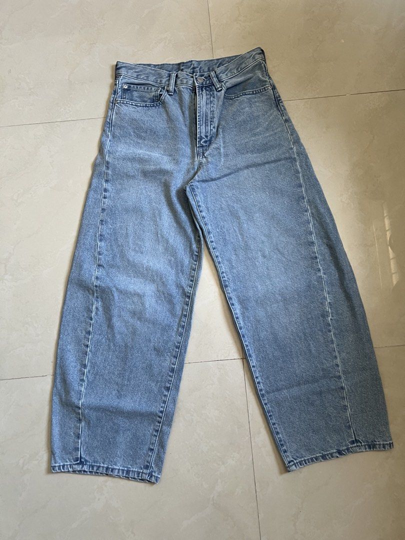 GU Leg Barrel Jeans in Light Blue (Category: Jeans) located in Manila. Submitted by wsangelescloset (Listing ID 1461349610, Image 1). Description: .
