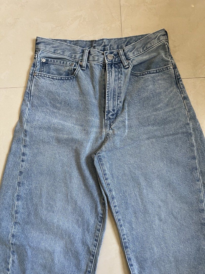 GU Leg Barrel Jeans in Light Blue (Category: Jeans) located in Manila. Submitted by wsangelescloset (Listing ID 1461349610, Image 2). Description: .