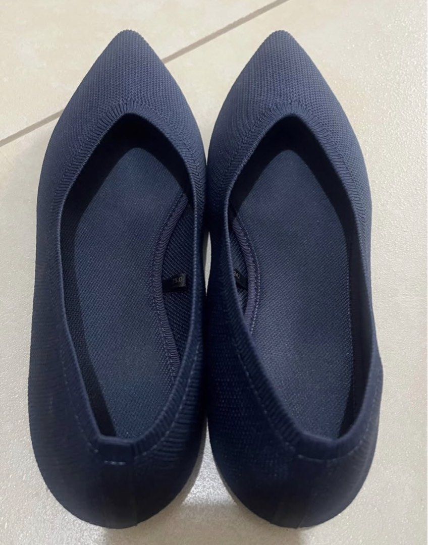 GU Navy Blue Flat Shoes (Category: Shoe inserts) located in Makati City. Submitted by gems.eu.344 (Listing ID 1461453215, Image 3). Description: Size: 250cm Used twice Bought in Japan.