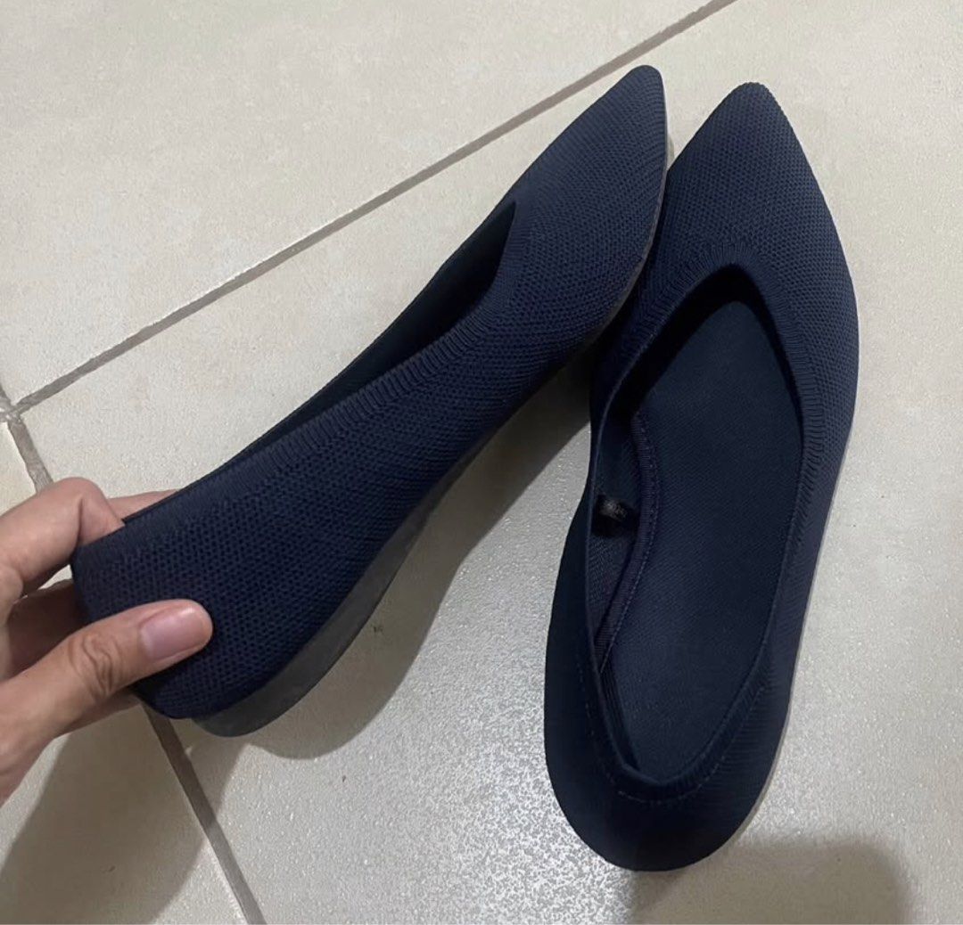 GU Navy Blue Flat Shoes (Category: Shoe inserts) located in Makati City. Submitted by gems.eu.344 (Listing ID 1461453215, Image 2). Description: Size: 250cm Used twice Bought in Japan.