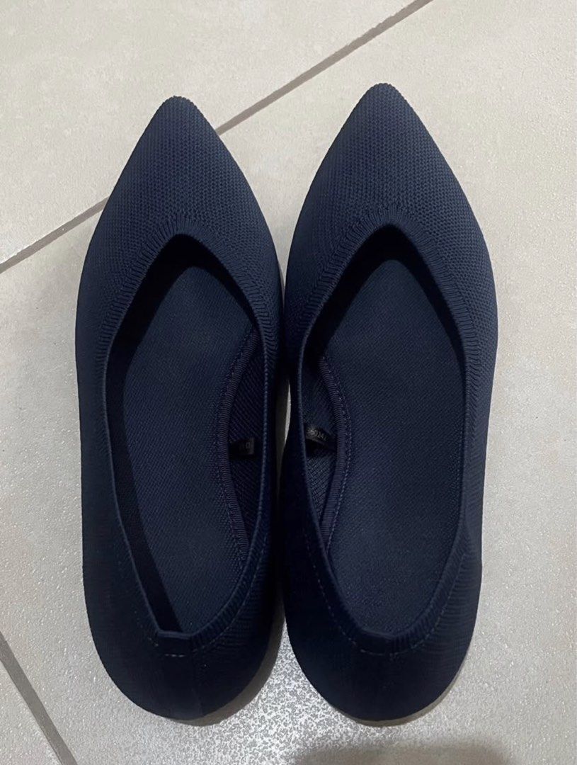 GU Navy Blue Flat Shoes (Category: Shoe inserts) located in Makati City. Submitted by gems.eu.344 (Listing ID 1461453215, Image 1). Description: Size: 250cm Used twice Bought in Japan.