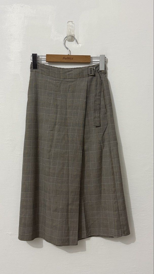 GU plaid overlap culottes (Category: Other Bottoms) located in Cordova. Submitted by thedecluterrer (Listing ID 1461336053, Image 1). Description: .