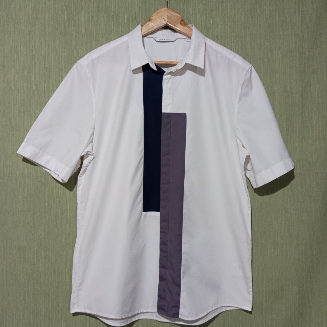 White Polo (Category: Tshirts & Polo Shirts ) located in Caloocan City. Submitted by anghelou (Listing ID 1461367065, Image 1). Description: - Ideal for casual wear/outing. - With black and gray vertical design at middle. * You can dm me to send you other photos/videos for checking the condition. * Negotiable for sure buyer! :).