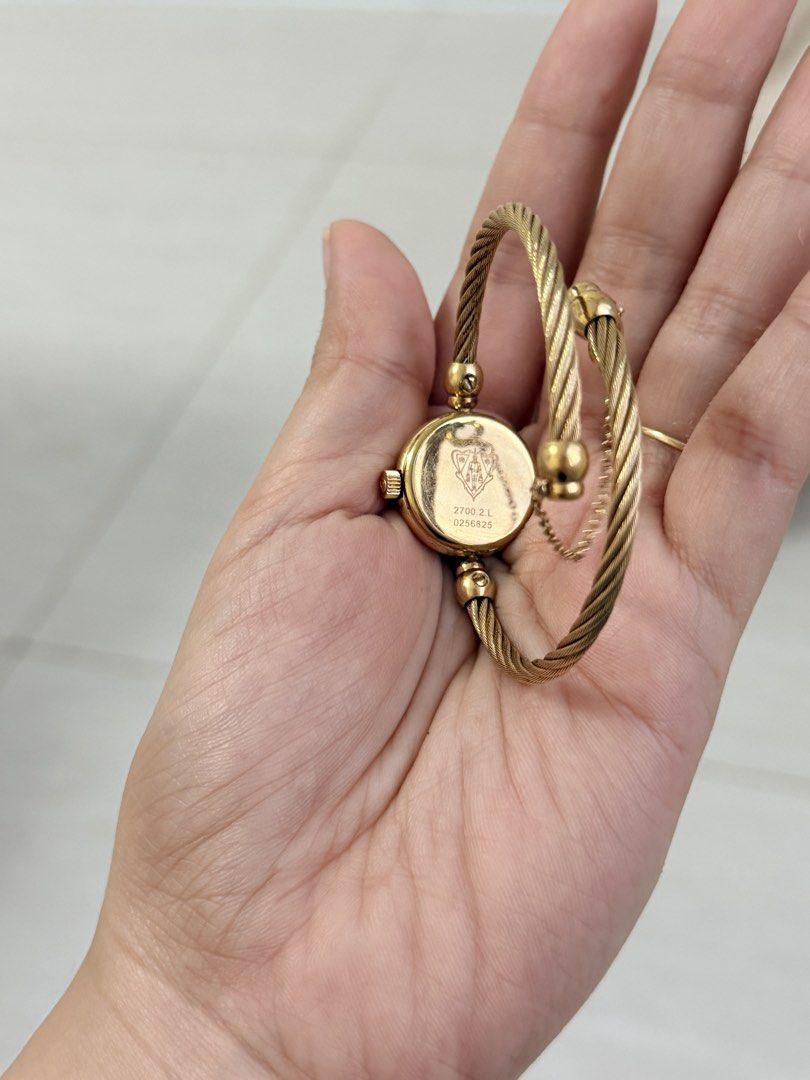 Gucci bangle watch (Category: Women's Watches) located in Apalit. Submitted by lunakobe (Listing ID 1461444113, Image 2). Description: .