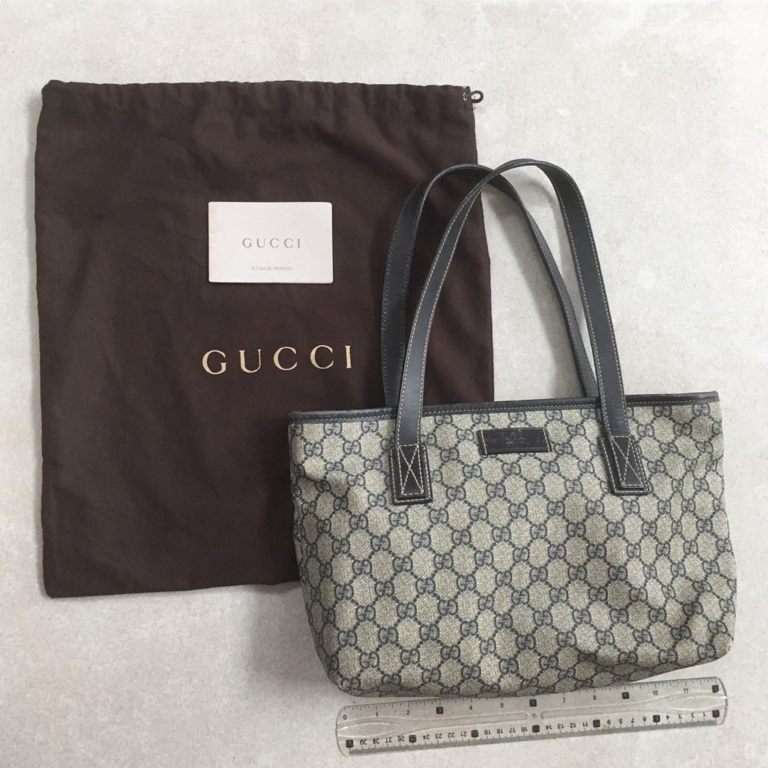 Gucci GG Supreme Tote (Category: Luxury Bags & Wallets) located in Muntinlupa City. Submitted by mrsalifestyle (Listing ID 1461298110, Image 2). Description: Bought in Guam.
