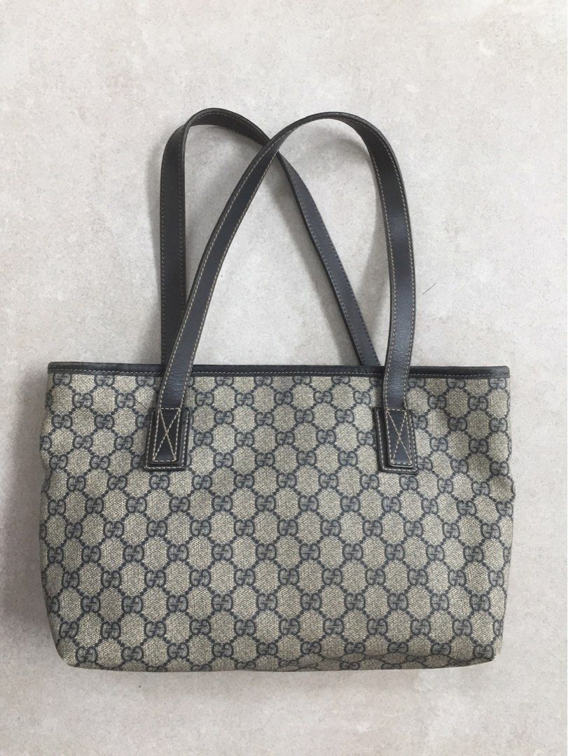 Gucci GG Supreme Tote (Category: Luxury Bags & Wallets) located in Muntinlupa City. Submitted by mrsalifestyle (Listing ID 1461298110, Image 3). Description: Bought in Guam.
