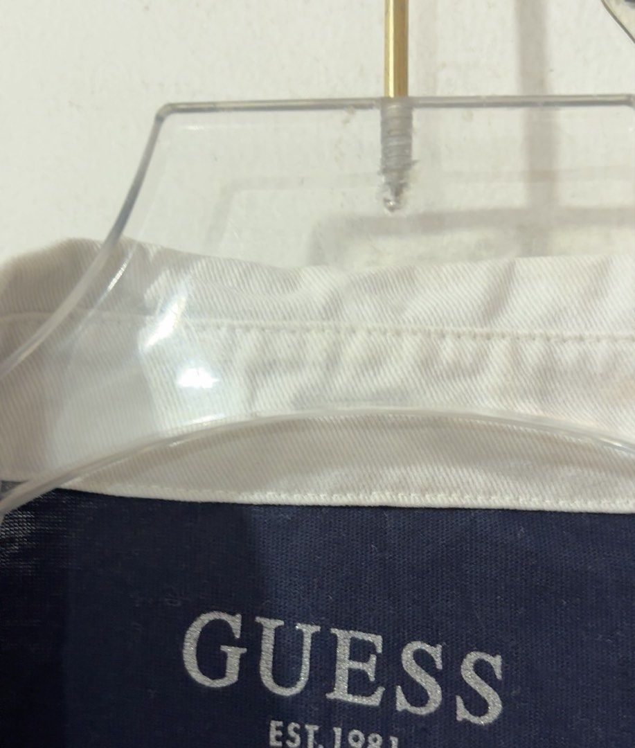 guess短袖 （分類：T-shirt、恤衫、有領衫）位於 Hong Kong。 由 lmc.xx 提交（商品編號 1461417243，圖片 3）。簡介： 胸118 衣長74 Size L 個人閒置下來的衣服，默認微瑕，完美主義勿拍。 大瑕疵會拍出，仔細看圖。 sf到付 恆生或Payme 或alipay付款 。