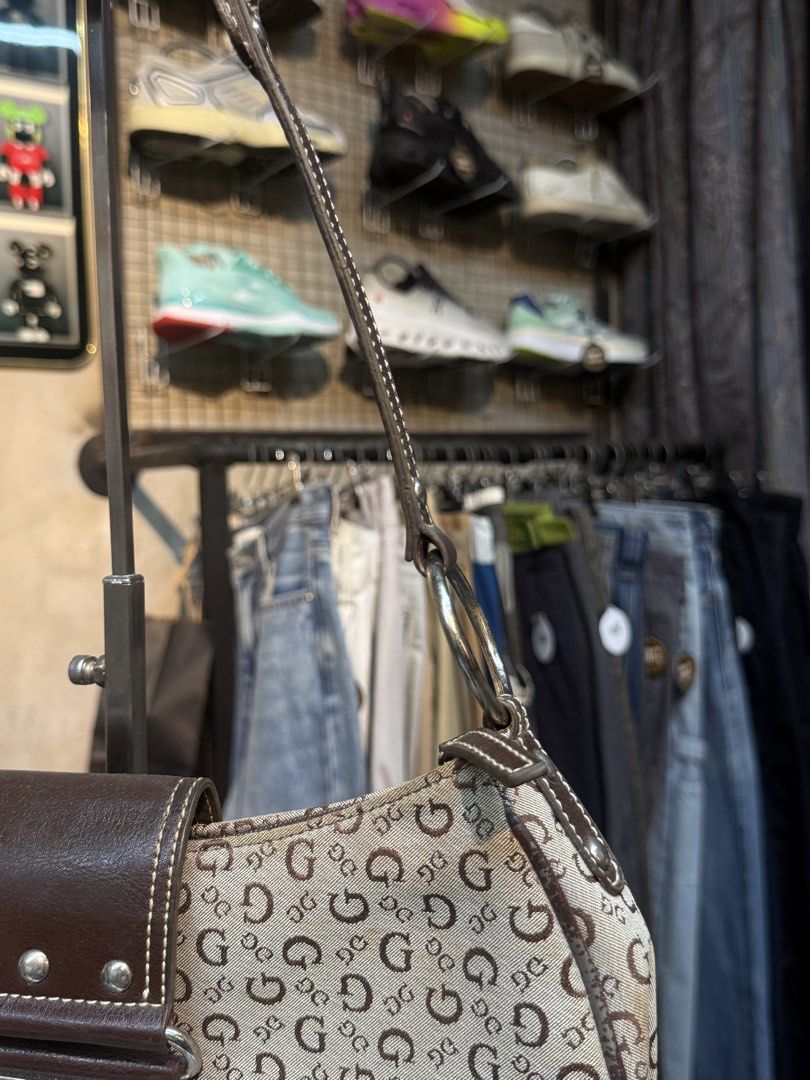 Guess Monogram Shoulder Bag (Category: Shoulder Bags) located in Legazpi City. Submitted by keantuttt (Listing ID 1461518705, Image 3). Description: - Classic Guess monogram shoulder bag - Color: Brown and beige GG pattern - Material: Leather trim and strap - Closure: Zipper with front flap pocket - Interior: Zippered pocket (note: interior has a stain) - Style: Great everyday bag.