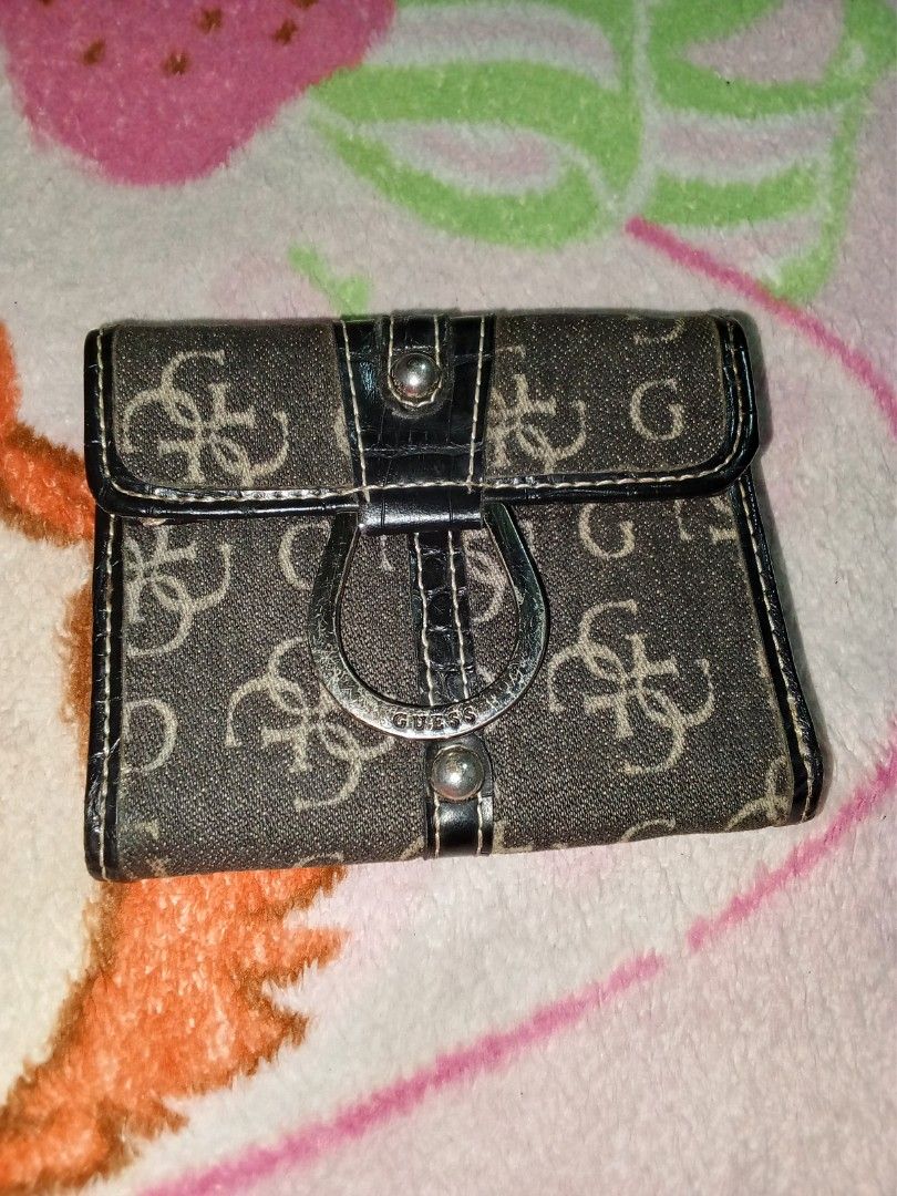 Guess Monogram Wallet with Ring Detail (Category: Wallets & Card holders) located in Manila. Submitted by aradoanita90032 (Listing ID 1461444830, Image 3). Description: - Authentic denim Guess wallet - Signature monogram pattern - Front flap closure with metal ring detail - Small zippered pocket on the back - Compact size, perfect for essentials - Shows some signs of wear, but fully functional.