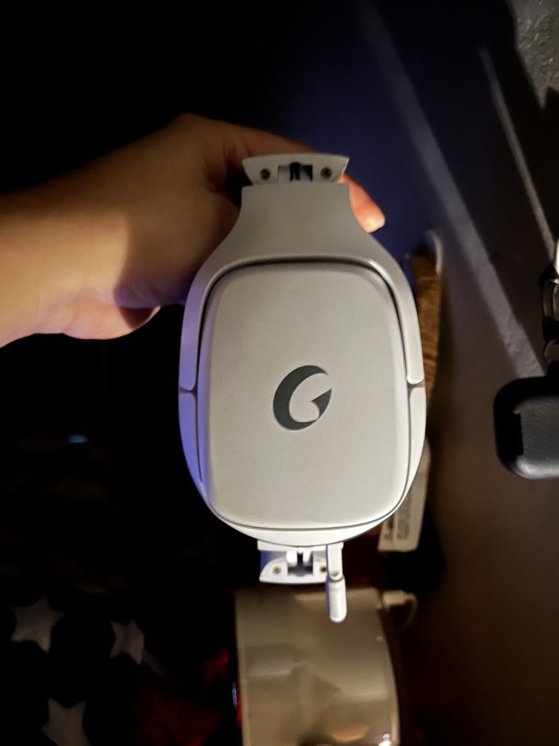 Gvyugke Captain 780 Wireless Gaming Headset - White (Good Condition) (Category: Headphones & Headsets) located in Pasig City. Submitted by emceemor (Listing ID 1461553596, Image 3). Description: Selling my Gvyugke Captain 780 Wireless Gaming Headset in Glacier White. Great budget headset with excellent sound quality and dual connectivity. * Condition: 8.5/10. Smooth and clean, perfectly working drivers and mic. * Connectivity: 2.4GHz Wireless (vi