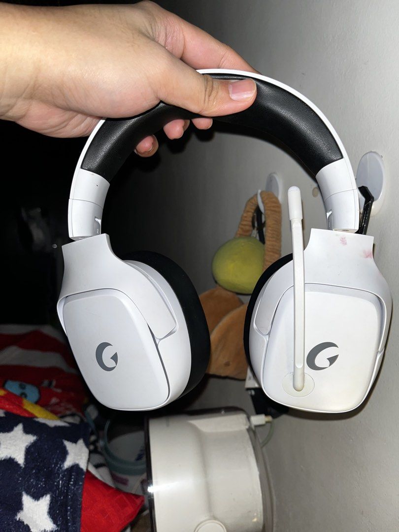 Gvyugke Captain 780 Wireless Gaming Headset - White (Good Condition) (Category: Headphones & Headsets) located in Pasig City. Submitted by emceemor (Listing ID 1461553596, Image 1). Description: Selling my Gvyugke Captain 780 Wireless Gaming Headset in Glacier White. Great budget headset with excellent sound quality and dual connectivity. * Condition: 8.5/10. Smooth and clean, perfectly working drivers and mic. * Connectivity: 2.4GHz Wireless (vi