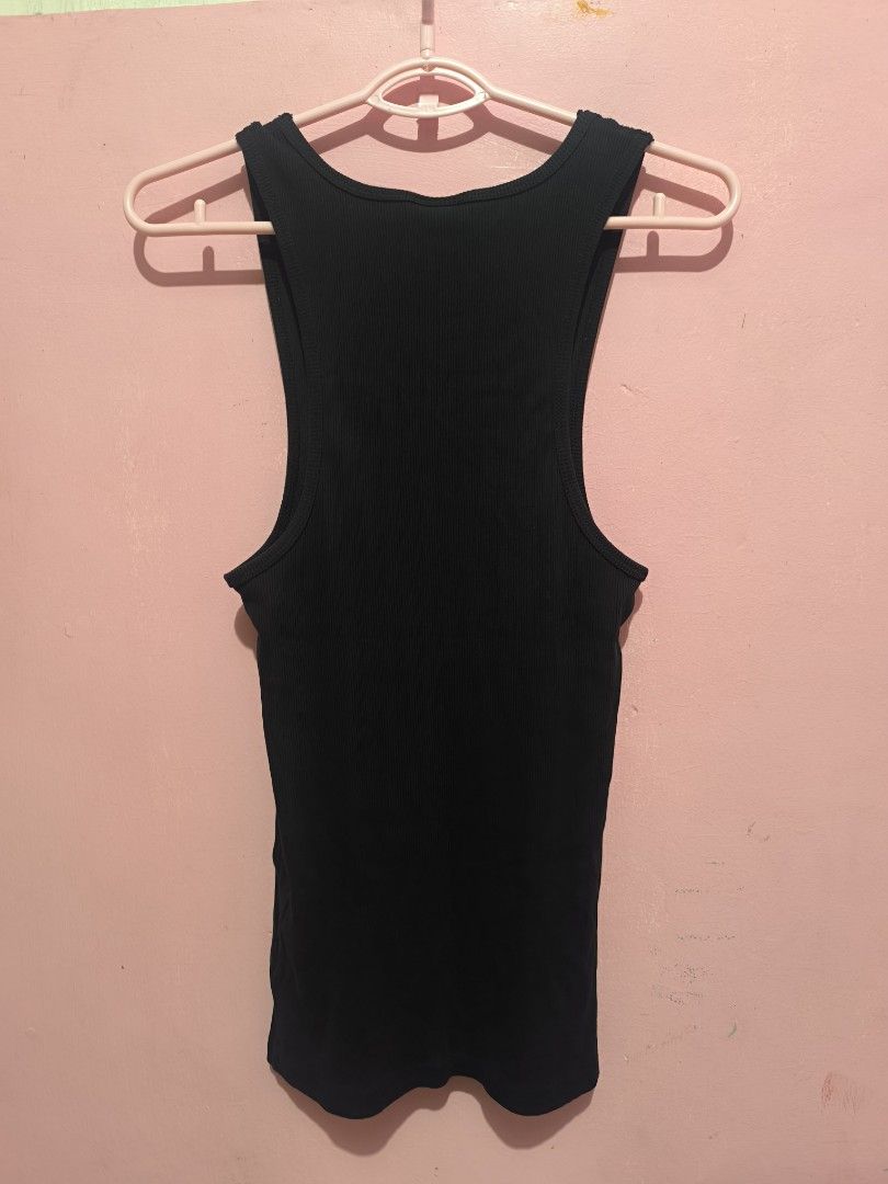 Gymshark Ribbed Tank (Category: Activewear) located in Gumaca. Submitted by badzmdfghjkl (Listing ID 1461505498, Image 2). Description: like new excellent condition medium size never worn sa gym rfs; loose saken med.