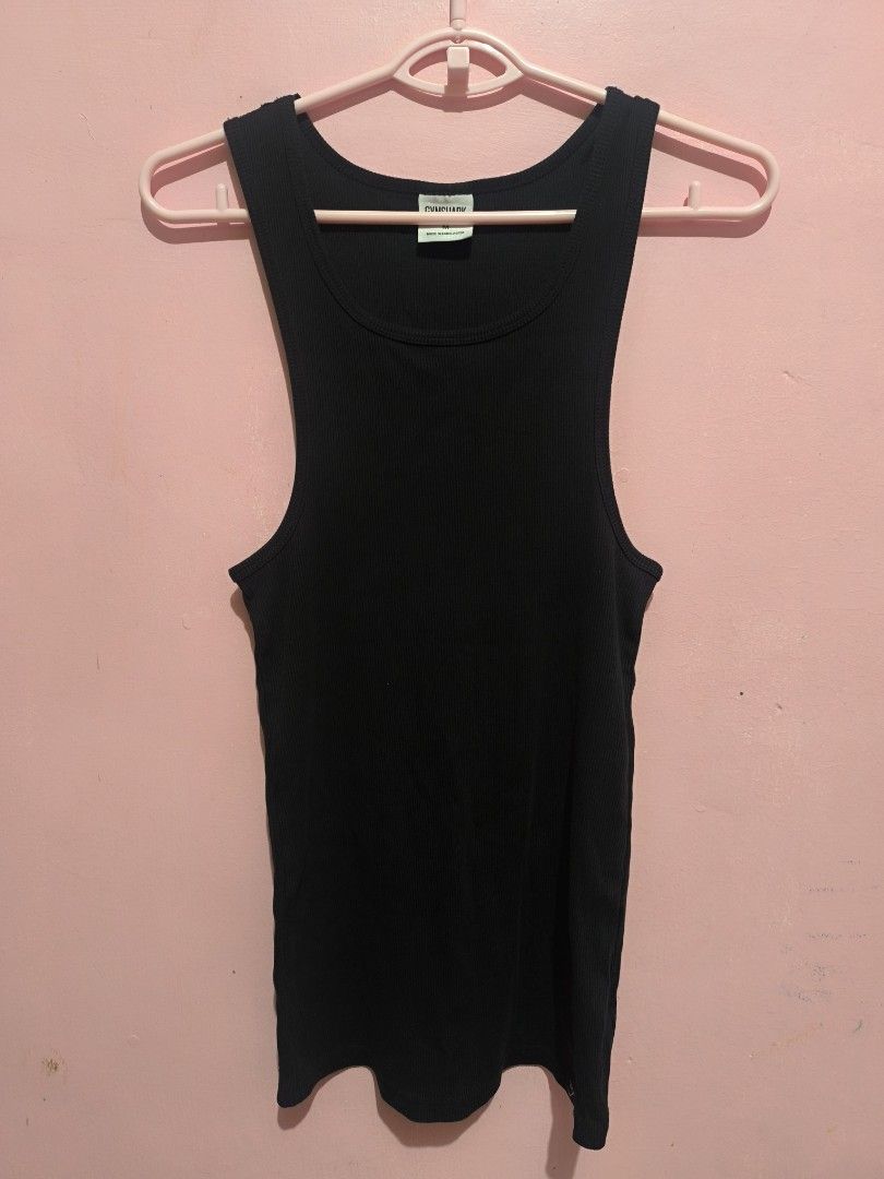 Gymshark Ribbed Tank (Category: Activewear) located in Gumaca. Submitted by badzmdfghjkl (Listing ID 1461505498, Image 1). Description: like new excellent condition medium size never worn sa gym rfs; loose saken med.