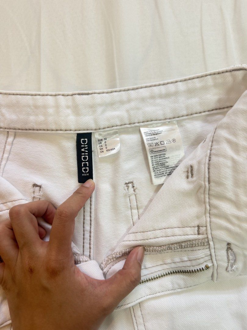 H & M DIVIDED JEANS (Category: Jeans) located in Padre Garcia. Submitted by chelle1313 (Listing ID 1461408632, Image 2). Description: .