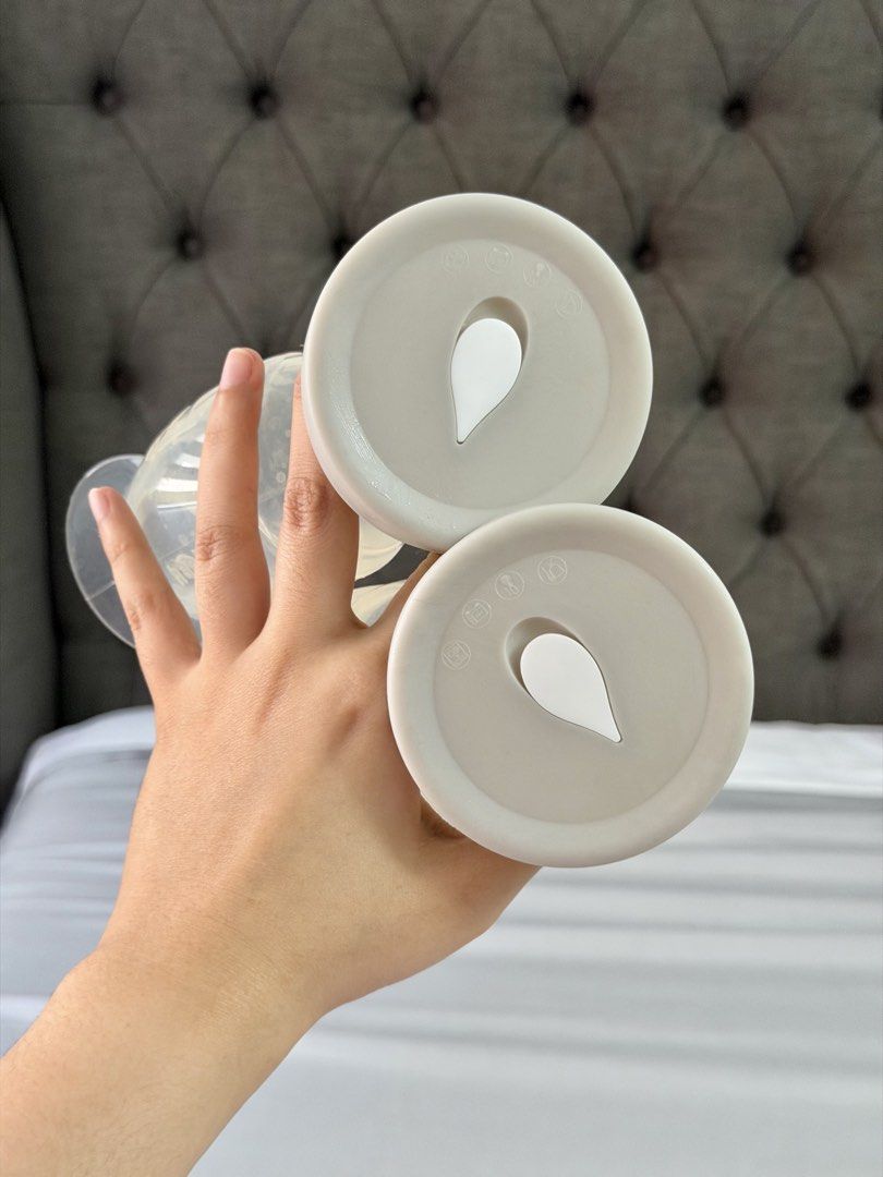 Haakaa Silicone Breast Pump 5oz (150ml) (Category: Breastfeeding & Bottle Feeding) located in Caloocan City. Submitted by clamartsss45031 (Listing ID 1461423997, Image 2). Description: 600 each. Original price is 1280 each Haakaa Gen 2 with Generic lids Rfs: decluttering Used a few times only bc low supply of breastmilk Bought at Edamama.