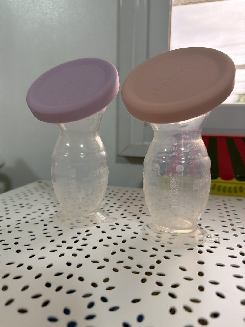 Haakaa Silicone Breast Pump Set (Category: Breastfeeding & Bottle Feeding) located in Taguig. Submitted by pre.by.k (Listing ID 1461410884, Image 1). Description: - Set of 2 Haakaa Silicone Breast Pumps - Includes 2 Lids (Light Purple & Pink) - Clear Silicone with Measurement Markings - Ideal for Collecting Breast Milk While Nursing.